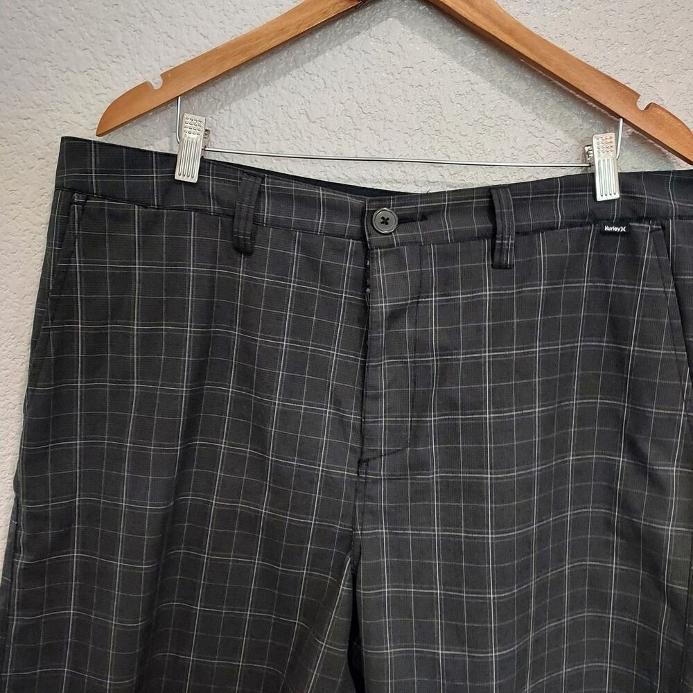 Hurley Black w/White Plaid Casual Shorts Size 38 - Picture 2 of 10